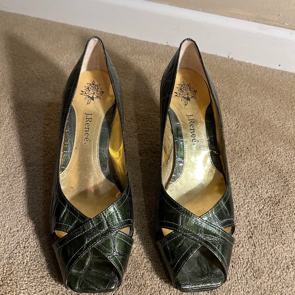 j renee dark olive green gator embossed heels